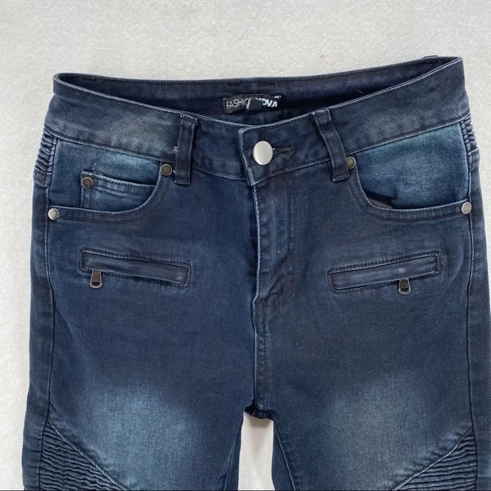 Fashion Nova Dark Wash Denim‎ Crop Moto Skinny Jean
